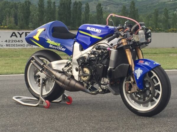 Varano ASI moto Show 2015 Ex kenny Roberts Suzuki RGV500 V4