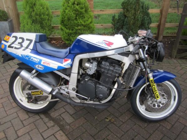 1988 Suzuki GSXR750R ex Roger Marshall TT machine