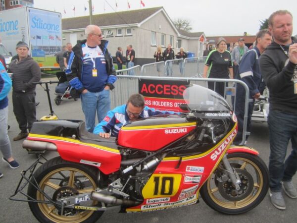 2017 Classic Manx TT with Team Classic Suzuki Suzuki XR35 RG500 Mick Grant