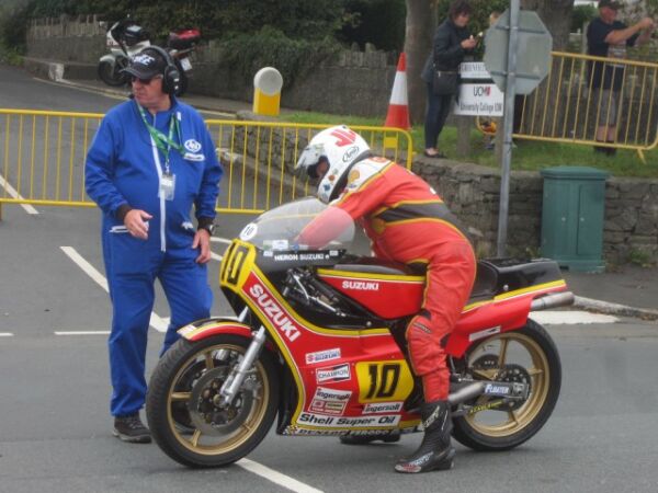 2017 Classic Manx TT with Team Classic Suzuki Suzuki XR35 RG500 Mick Grant