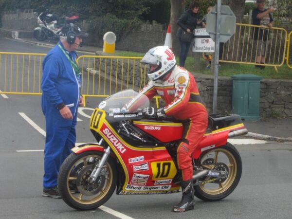 2017 Classic Manx TT with Team Classic Suzuki Suzuki XR35 RG500 Mick Grant