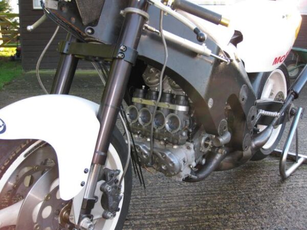 Suzuki RGV 500 V4 Carbon