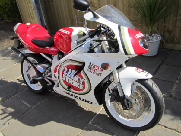 1996 Lucky Strike Suzuki RGV250 VJ23A