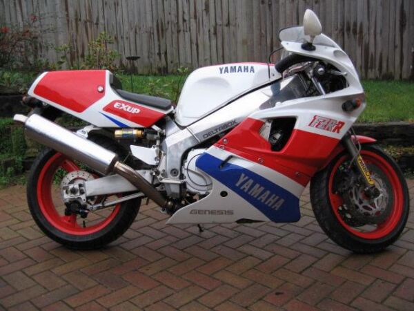 1990 Yamaha FZR750R OWO1