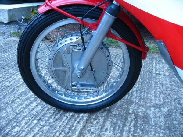 1974 Yamaha TZ250A Drum brakes