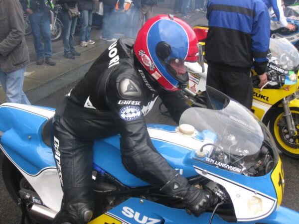 Spa 2010 Tepi Teuvo Lansivuori 1983 suzuki RGB500 ready for the off