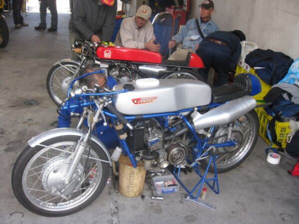 Suzuki 125 watercooled factoryTwin machine