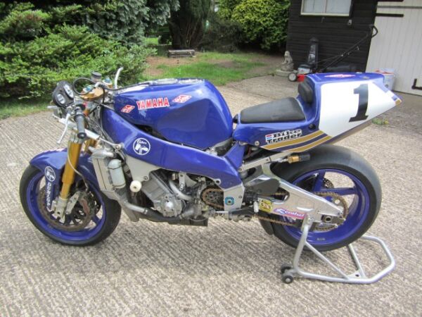 1997 /1998 Yamaha YZF750 Nial Mackenzie Caburys Boost