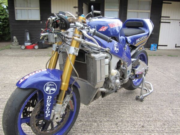 1997 /1998 Yamaha YZF750 Nial Mackenzie Caburys Boost