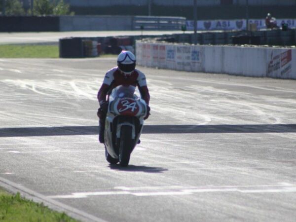 Varano steve on the 1994 Suzuki RGV500 LUCKY STRIKE ex kevin Swantz