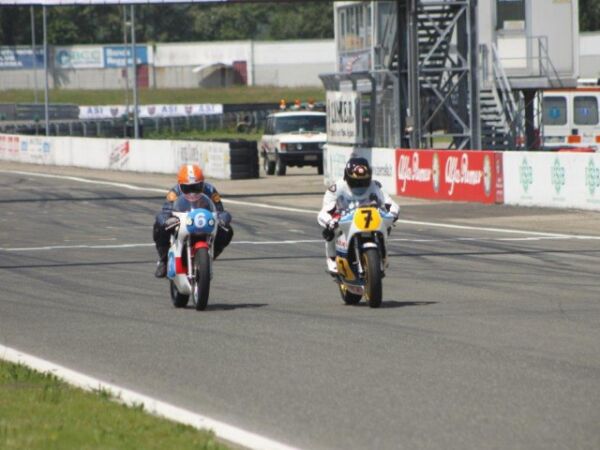Chas Mortimer on the TZ350G and Freddie Sheene on the XR45