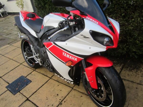 2011 Yamaha R1 1000cc 5oth year Anniversary model