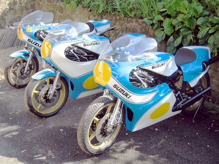 1980/79 Suzuki RG500 MK6/5 and XR14 in background.
