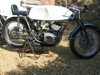 1967 Yamaha TD1C 250cc Classic racing Motorcycle Bike (photo 1 of 2)