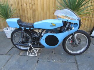 1977 Honda MT125R air cooled racing machine (photo 1 of 2)