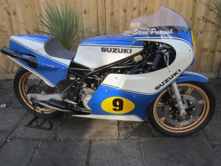 1981 Suzuki RG500 MK6 Barry Woodland Steve Henshaw Steve Parrish (photo 1 of 2)