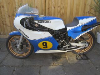 1981 Suzuki RG500 MK6 Barry Woodland Steve Henshaw Steve Parrish (photo 2 of 2)