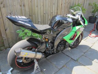 2010 James Hillier Bournemouth Kawasaki ZX10 superbike TT Machine (photo 2 of 2)