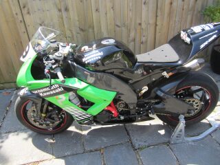 2010 James Hillier Bournemouth Kawasaki ZX10 superbike TT Machine (photo 2 of 2)