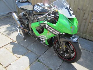 2010 James Hillier Bournemouth Kawasaki ZX10 superbike TT Machine (photo 1 of 2)