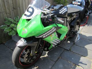 2010 James Hillier Bournemouth Kawasaki ZX10 superbike TT Machine (photo 2 of 2)