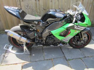 2010 James Hillier Bournemouth Kawasaki ZX10 superbike TT Machine (photo 1 of 2)