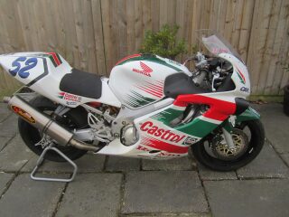 1999 Castrol Honda Britain James Toseland CBR600 RR (photo 1 of 2)