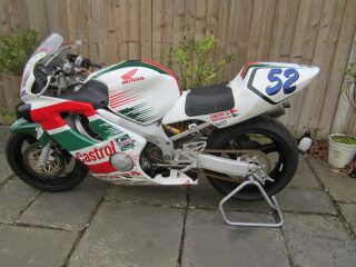 1999 Castrol Honda Britain James Toseland CBR600 RR (photo 2 of 2)