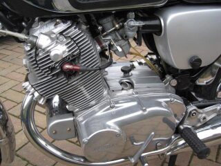 Honda CB77 305cc classic Japanease bike (photo 1 of 2)