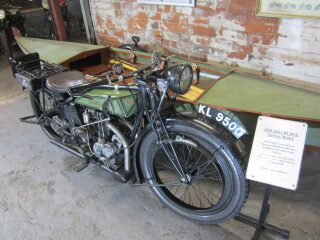 1925 Rudge 350cc 4 valve with the famous Canoe sidecar (photo 2 of 2)