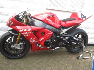 2004 Virgina Yamaha R1 1000cc BSB Steve Plater Machine (photo 2 of 2)