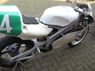 1990 Yamaha TZ250A (photo 1 of 2)