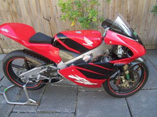 2010 Honda RS125, Silverstone GP Machine Billet cases Carbon Wheels (photo 1 of 2)