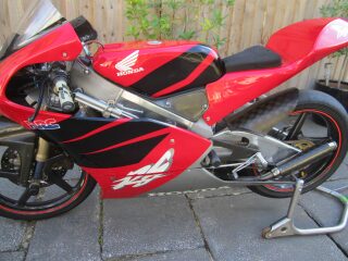 2010 Honda RS125, Silverstone GP Machine Billet cases Carbon Wheels (photo 2 of 2)