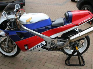 1988 Honda RC30 750cc classic Superbike (photo 2 of 2)