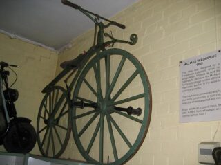 Michaux Velocipede 1865 (photo 2 of 2)