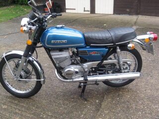 1973 Suzuki GT250 Classic 250 machine (photo 2 of 2)