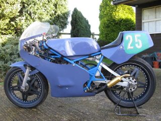 1982 Yamaha TZ250J (photo 2 of 2)