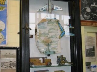 Show cabinet hall (photo 1 of 2)