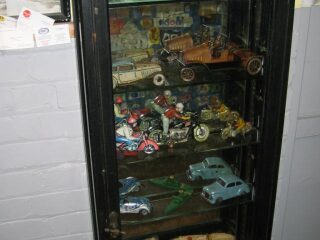 Show cabinet hall (photo 2 of 2)