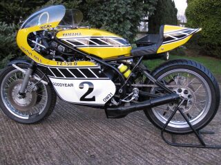 1977 Yamaha TZ750D (photo 2 of 2)