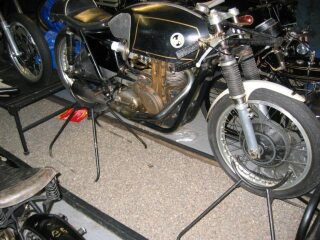 67) 1958 AJS 7R 350cc (photo 1 of 2)
