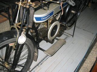 60) 1924 Douglas 2 Speed 23/4hp Model sw24 (photo 1 of 2)
