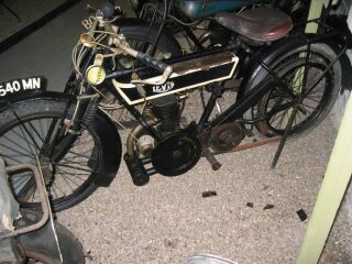 51) 1921 Levis 250cc TT model (photo 2 of 2)