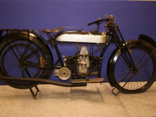48) 1924 Douglas (photo 1 of 2)