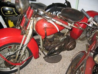 41) 1939 Harley Davidson V twin (photo 1 of 2)