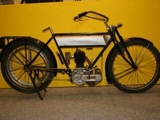 35) 1912 Triumph (photo 2 of 2)