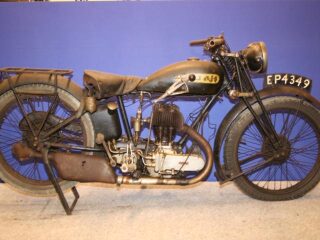 25) 1930 AJS (photo 1 of 2)