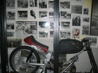 1)1958 Moto Guzzi 250 (photo 2 of 2)