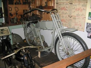 2) 1924 Harley Davidson V twin (photo 1 of 2)